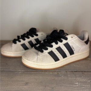 Adidas Women’s light Grey and Black Sneakers (Campus)